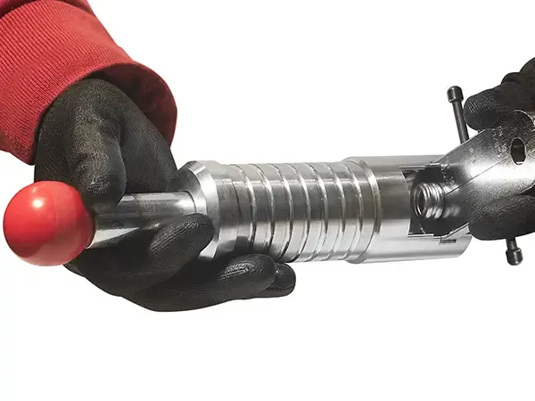 inserting-the-gauge-into-the-flaring-tool